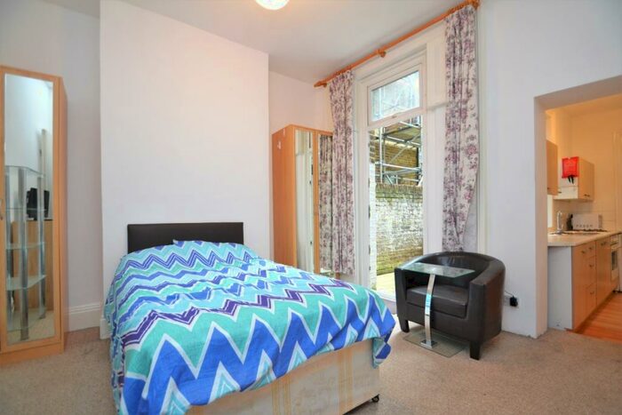 Flat To Rent In George Lane London, SE13