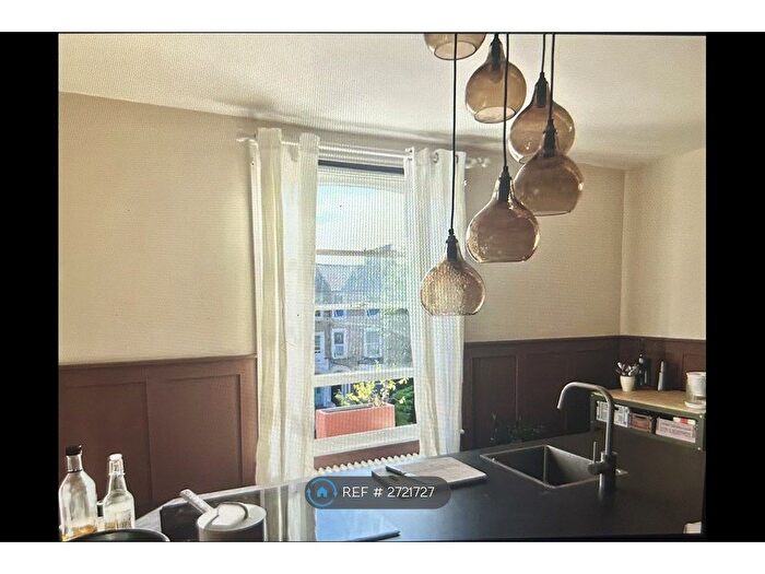 2 Bedroom Maisonette To Rent In Amhurst Road, London, E8