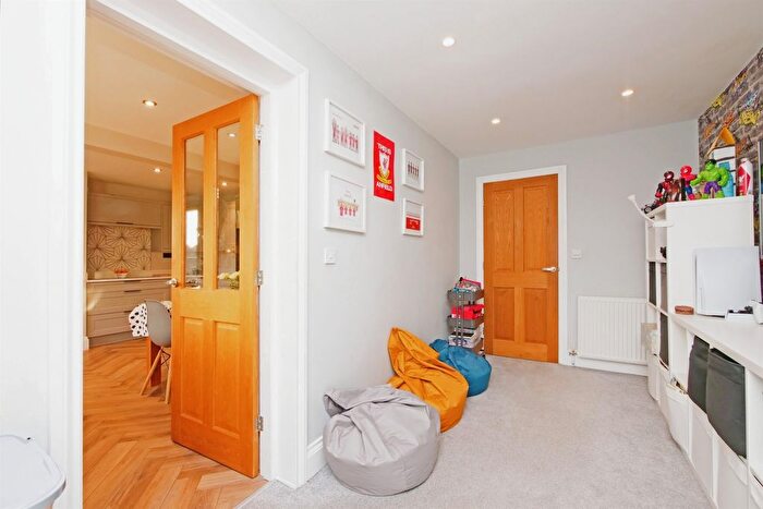 4 Bedroom Detached House For Sale In The Chestnuts, Wigginton, York, YO32