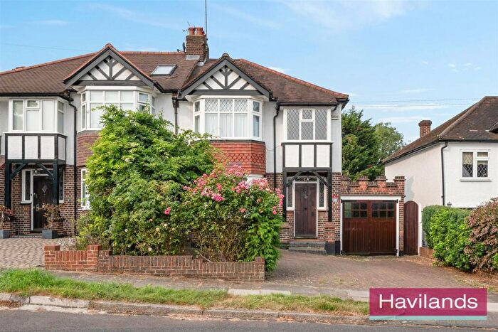 3 Bedroom Semi-Detached House To Rent In Broadfields Avenue, London, N21