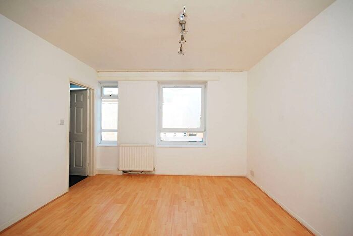 4 Bedroom Flat To Rent In Clarence Avenue, Clapham Park, London, SW4