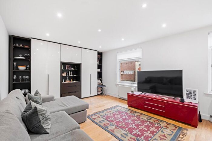 3 Bedroom Flat To Rent In Fieldway Crescent, Holloway, N5