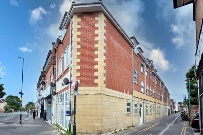 2 Bedroom Flat To Rent In Sea Road, Boscombe, Bournemouth, BH5