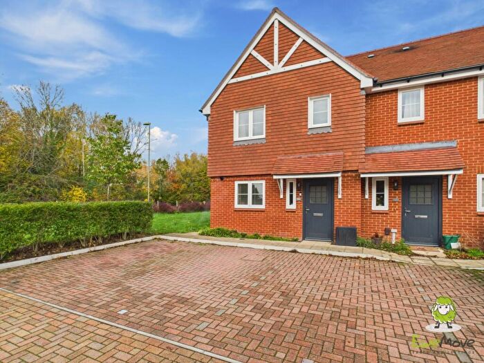 3 Bedroom End Of Terrace House For Sale In Fishbourne Gardens Chineham, Basingstoke, Hampshire, RG24