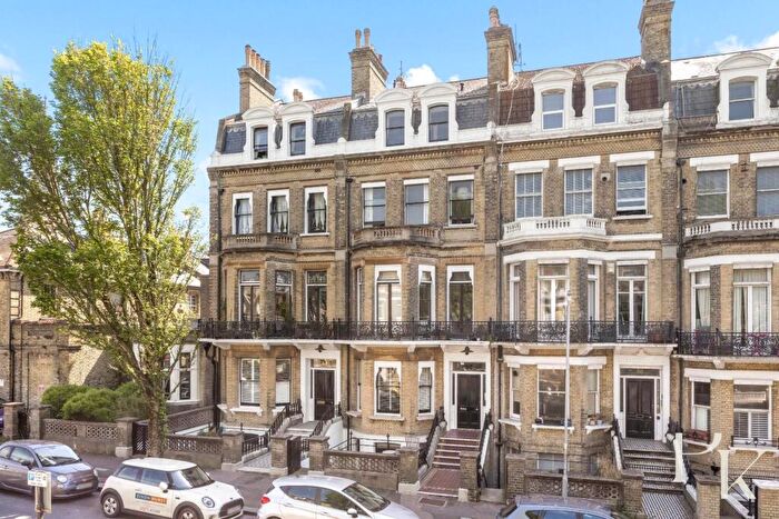 2 Bedroom Flat For Sale In First Avenue, Hove, BN3