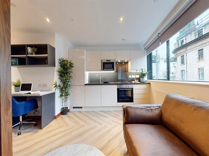 Apartment To Rent In Apt, Live Oasis Deansgate #, M2