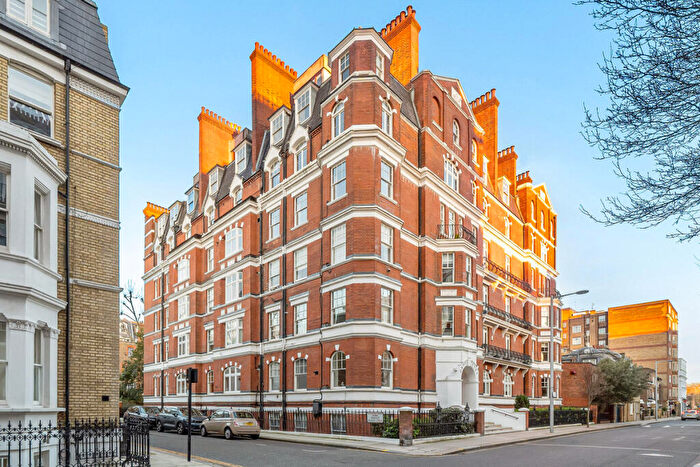 2 Bedroom Penthouse To Rent In Drayton Gardens, Chelsea, London, SW10
