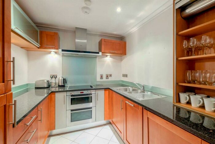 2 Bedroom Flat To Rent In Discovery Dock East, South Quay Square, E14