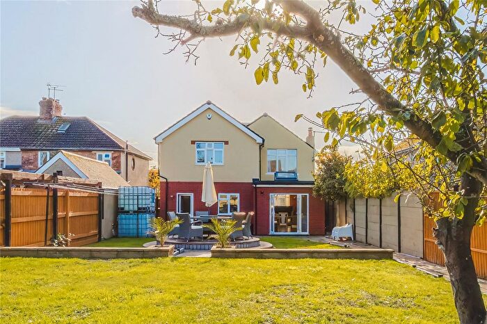 4 Bedroom Detached House For Sale In Oxford Road, Swindon, Wiltshire, SN3