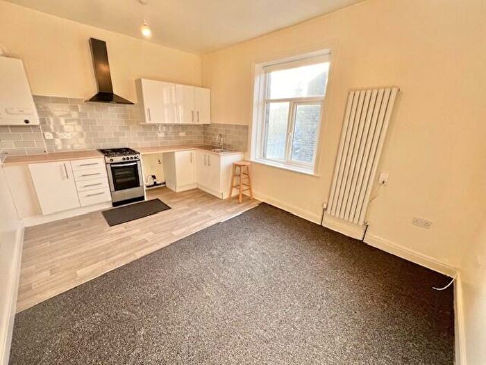 2 Bedroom Apartment To Rent In Row Street, Huddersfield, HD4