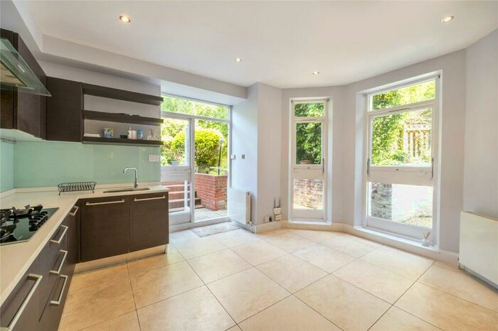 4 Bedroom Flat To Rent In West Heath Road, Hampstead, NW3