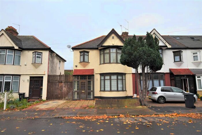 4 Bedroom Semi-Detached House To Rent In South Park Crescent, Ilford IG1