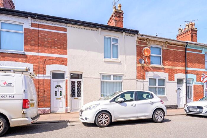 3 Bedroom Terraced House For Sale In Regent Street, Kettering, NN16