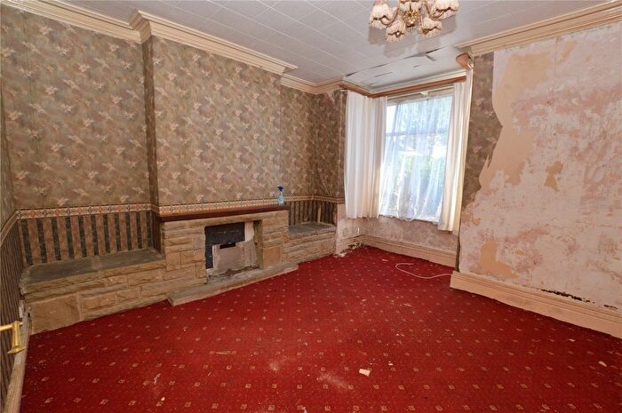 5 Bedroom Semi-Detached House For Sale In Tyas Grove, Leeds, LS9