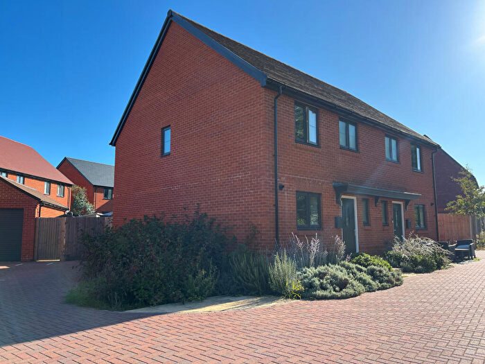 3 Bedroom Semi-Detached House For Sale In Bartley Road, Curbridge, Southampton, Hampshire, SO30