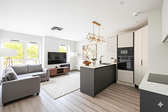 2 Bedroom Flat To Rent In Colney Hatch Lane, London, N10