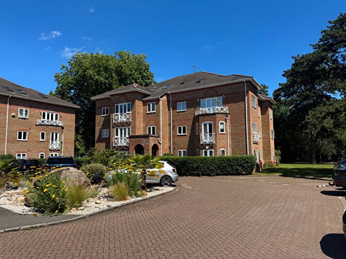 2 Bedroom Flat To Rent In Trematon Place, Teddington, TW11