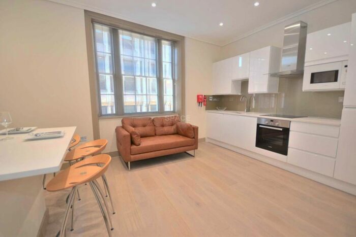 2 Bedroom Flat To Rent In High Street, Reading, Berkshire, - Flat, RG1