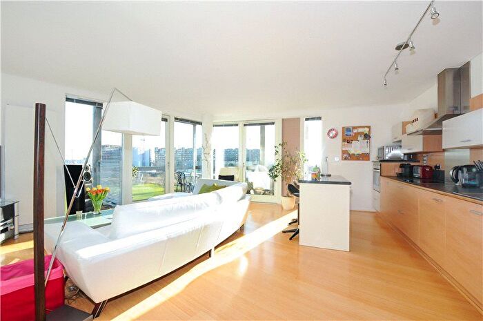 3 Bedroom Flat To Rent In Farnsworth Court, West Parkside, London, SE10