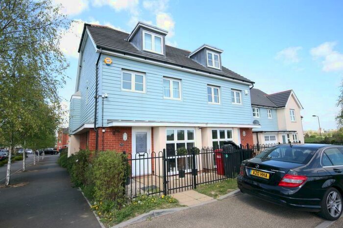 4 Bedroom Terraced House To Rent In Mathecombe Road, Slough., SL1