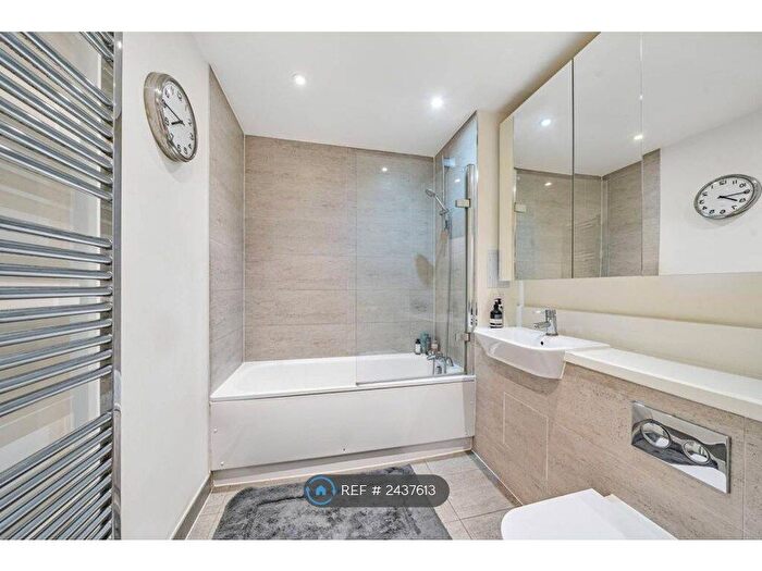 1 Bedroom Flat To Rent In St. James's Crescent, London, SW9