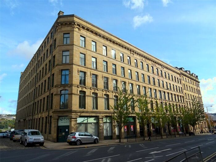 2 Bedroom Flat To Rent In Broadgate House, Broad Street, Bradford, West Yorkshire, BD1