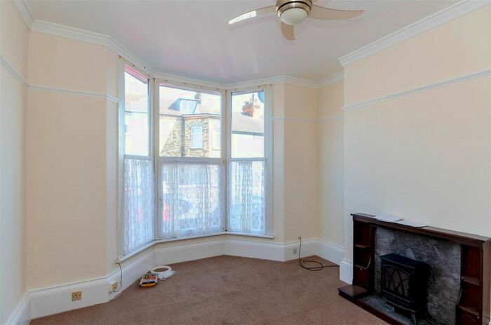 1 Bedroom Flat To Rent In Queen Street, Withernsea, HU19