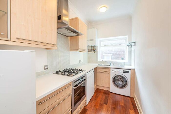1 Bedroom Flat To Rent In Fitzjohns Avenue, Hampstead, London, NW3