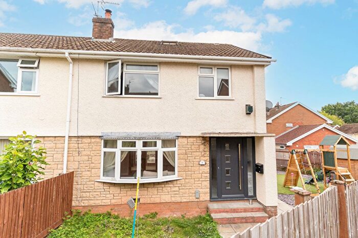 3 Bedroom Semi-Detached House For Sale In Afon Close, New Inn, NP4