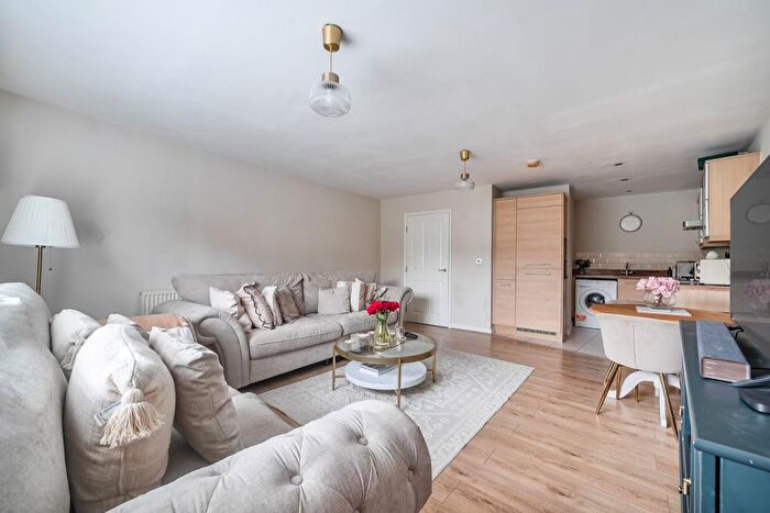 2 Bedroom Flat For Sale In Parkland Mead, Bromley, BR1