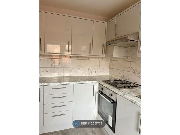 2 Bedroom Maisonette To Rent In Pembury Court, Harlington, Hayes, UB3