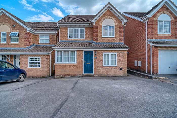 3 Bedroom Detached House For Sale In Bryony Gardens, Gillingham, SP8