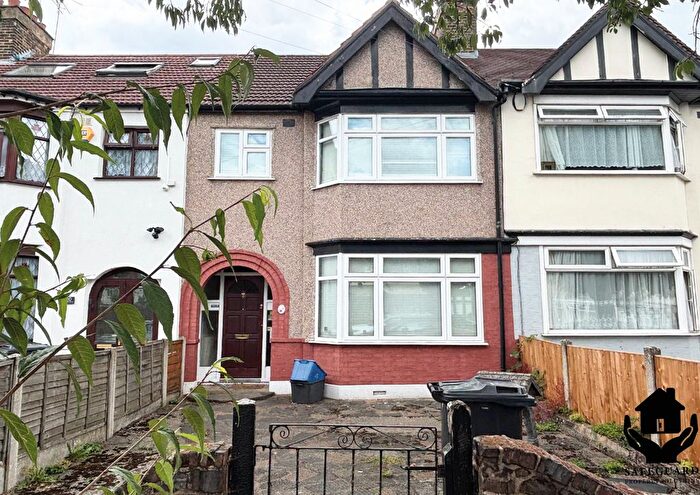 3 Bedroom Terraced House For Sale In Bawdsey Avenue, Ilford, IG2