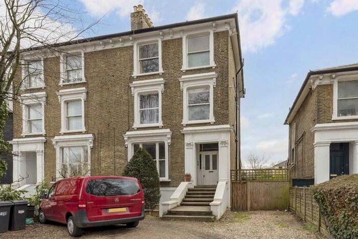 2 Bedroom Flat To Rent In Chiswick High Road, London, W4