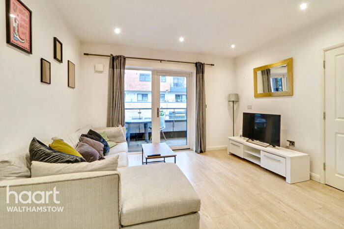 1 Bedroom Apartment For Sale In Thornbury Way, London, E17