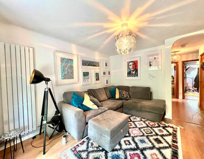 2 Bedroom Flat To Rent In Pemberton Gardens, Archway, London, N19