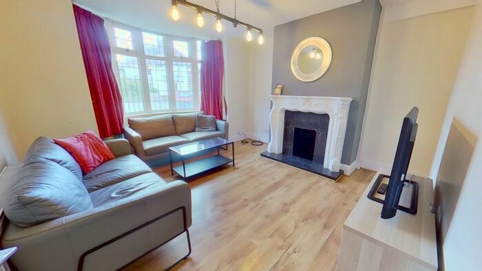 6 Bedroom Semi-Detached House To Rent In Greyshiels Avenue, Headingley, Leeds, LS6