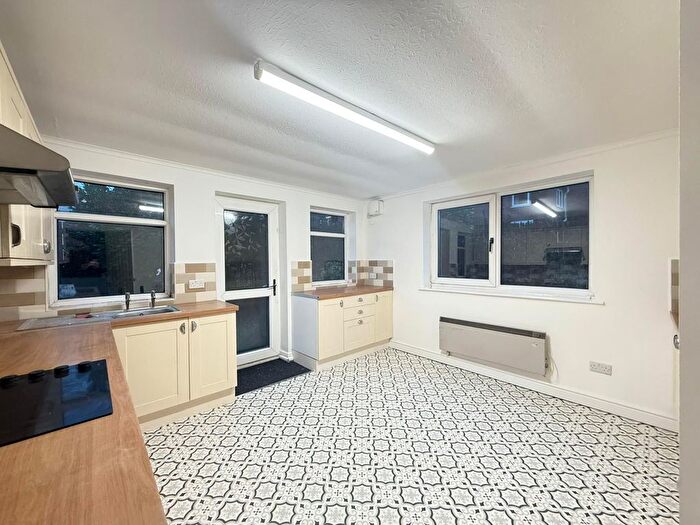 3 Bedroom Flat To Rent In Robin Hood Street, Castleford, WF10