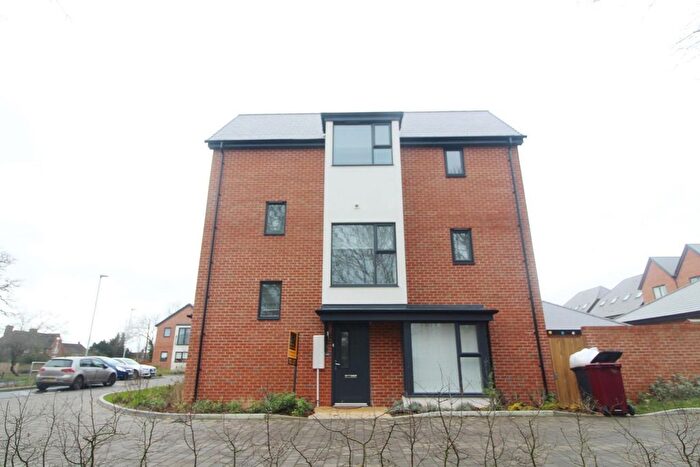 4 Bedroom Detached House To Rent In Presentation Way, Reading, RG30