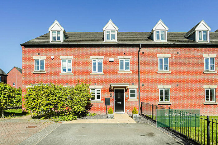 3 Bedroom Terraced House For Sale In Willow Way, Whinmoor, Leeds, LS14