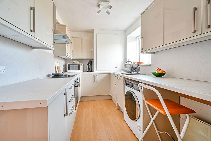 1 Bedroom Flat For Sale In Green Lane, Ealing, London, W7