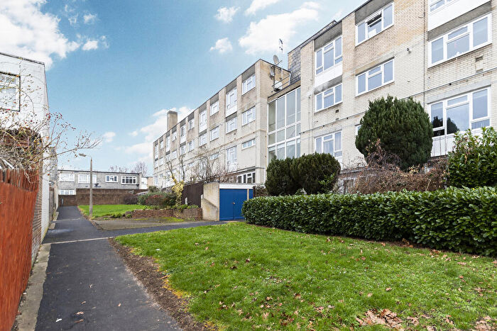 2 Bedroom Maisonette To Rent In Marlescroft Way, Loughton, Essex, IG10