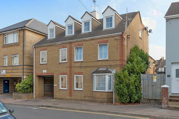 Apartment To Rent In Ufton Lane, Sittingbourne, Kent, ME10