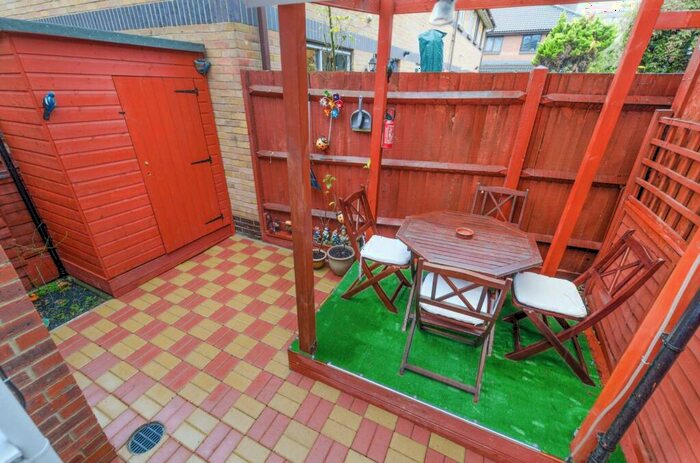 2 Bedroom Flat To Rent In Dewberry Street, Poplar, London, E14