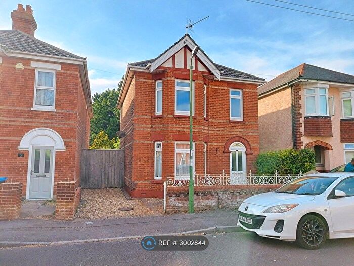 5 Bedroom Detached House To Rent In Evelyn Road, Bournemouth, BH9