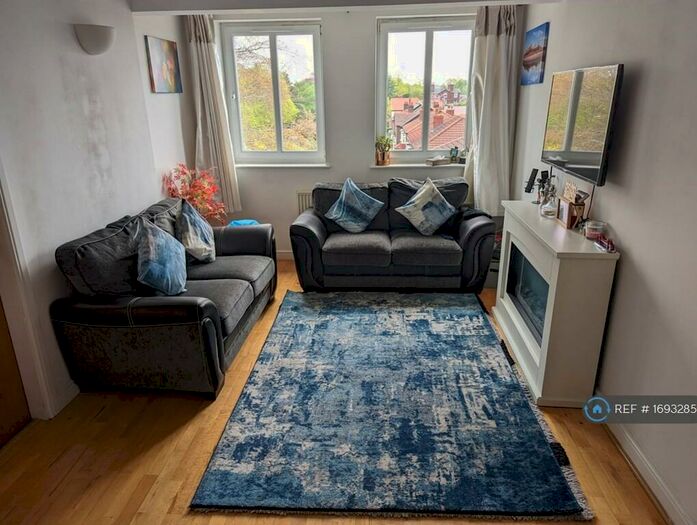 3 Bedroom Flat To Rent In The Strand, Sale, M33