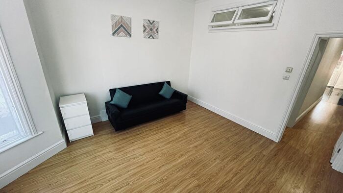 1 Bedroom Flat To Rent In Belgrave Road, Ilford, IG1