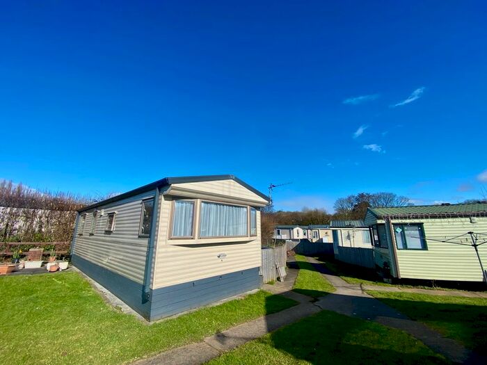 2 Bedroom Mobile/park Home For Sale In Lemonford Caravan Park, Bickington, Newton Abbot, TQ12