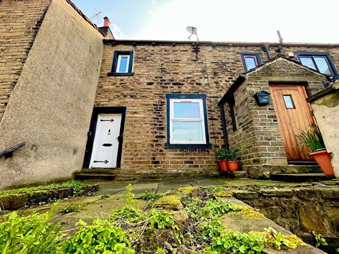 2 Bedroom Terraced House To Rent In Yates Lane, Huddersfield, HD3