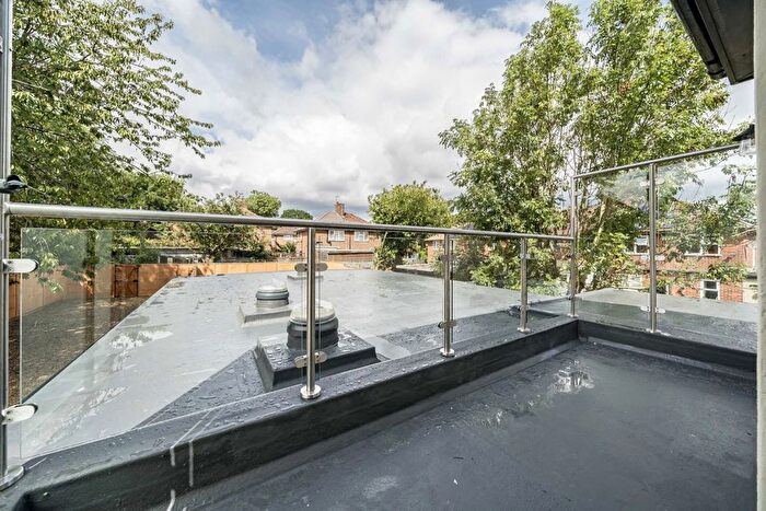 2 Bedroom Flat For Sale In Court Farm Road, London, SE9